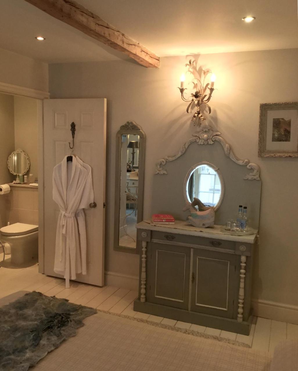 The New White Lion Hotel